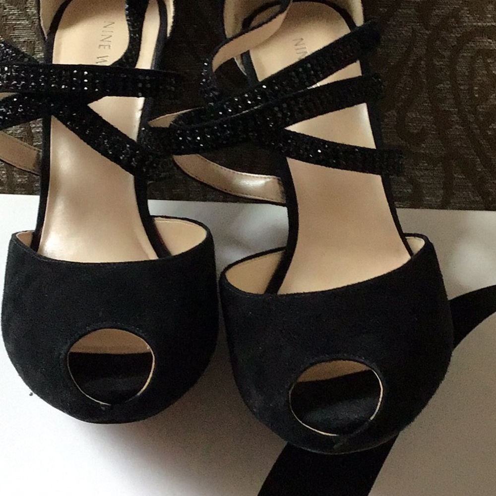 Shoes - Picture 7 of 8